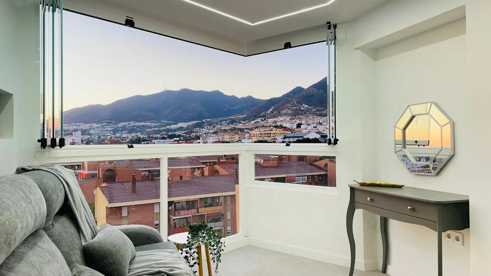Luxury Piscis Apartment Benalmadena 0*,  Spain